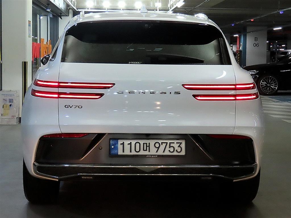 Genesis GV70 - Vista 5