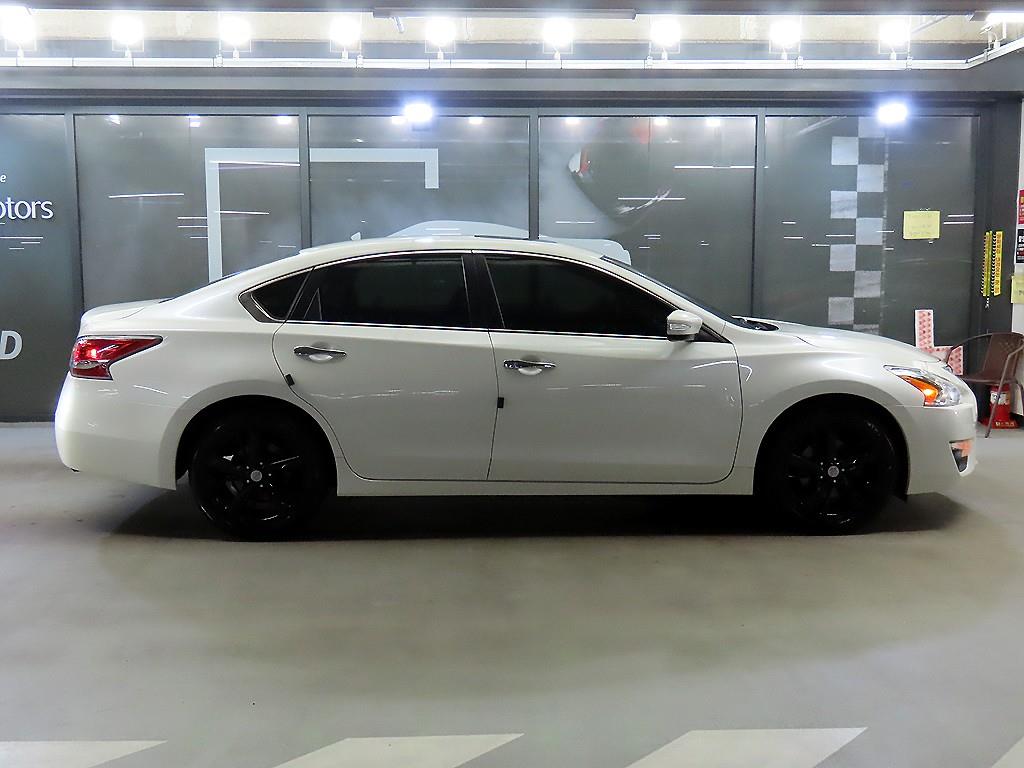 Nissan Altima - Vista 3