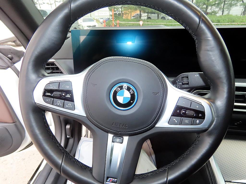 BMW i4 - Vista 8