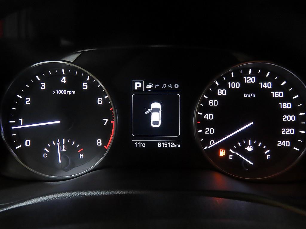 HYUNDAI Avante - Vista 9