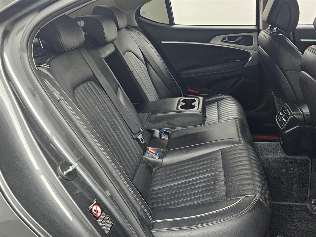 Genesis G70 - Vista 12