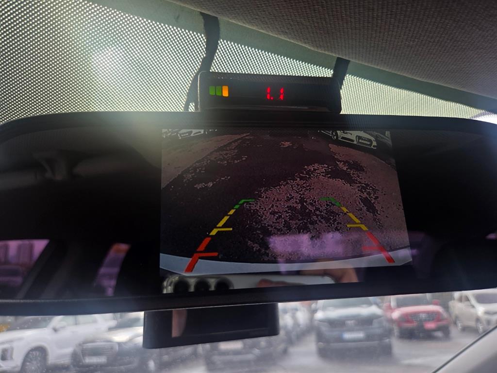 HYUNDAI Avante - Vista 9