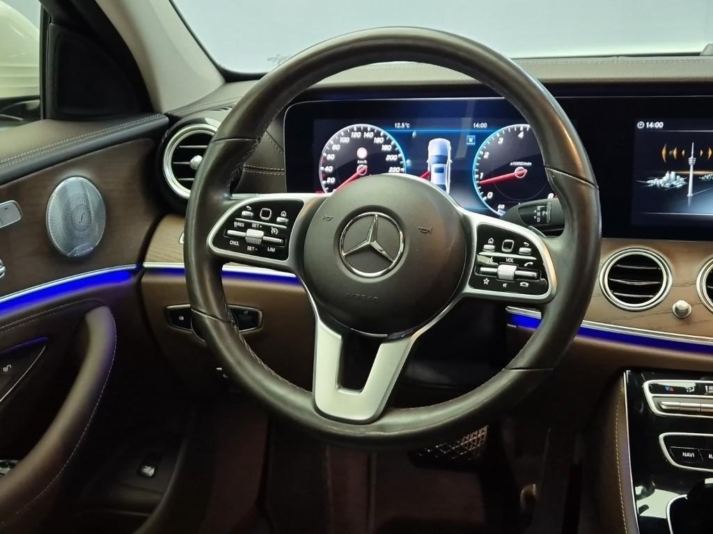 Mercedes Benz E class - Vista 8