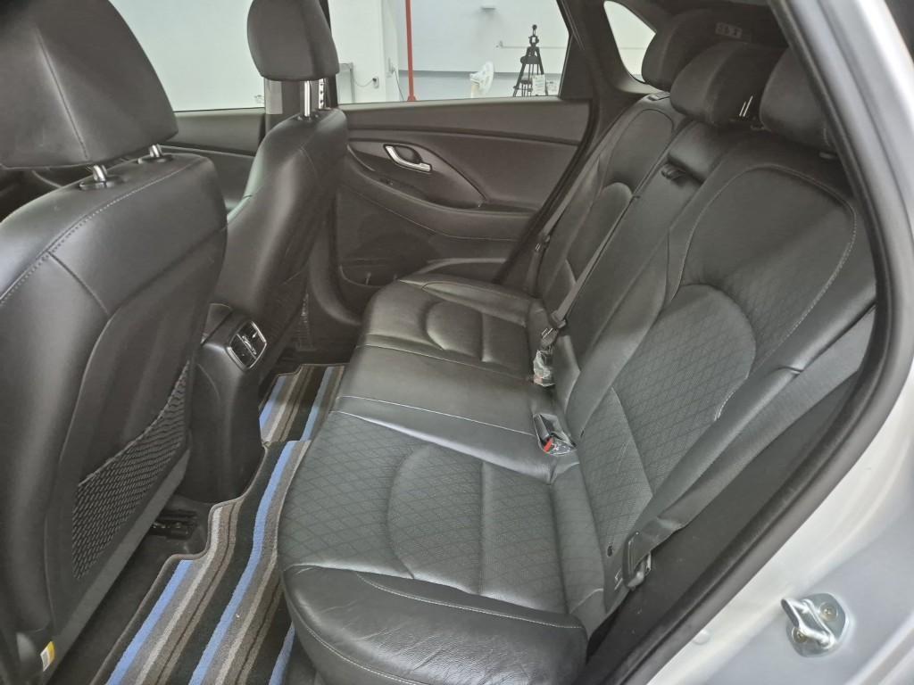 HYUNDAI i30 - Vista 7