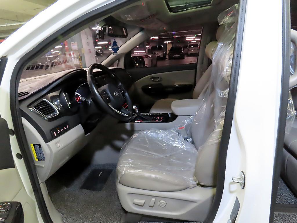 KIA Carnival - Vista 6