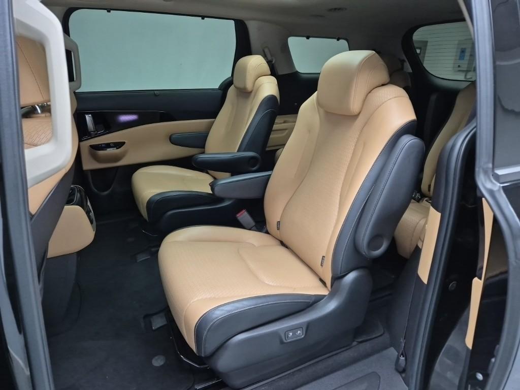 KIA Carnival - Vista 12