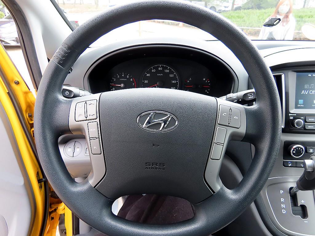 HYUNDAI Starex - Vista 9