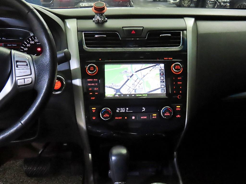 Nissan Altima - Vista 11