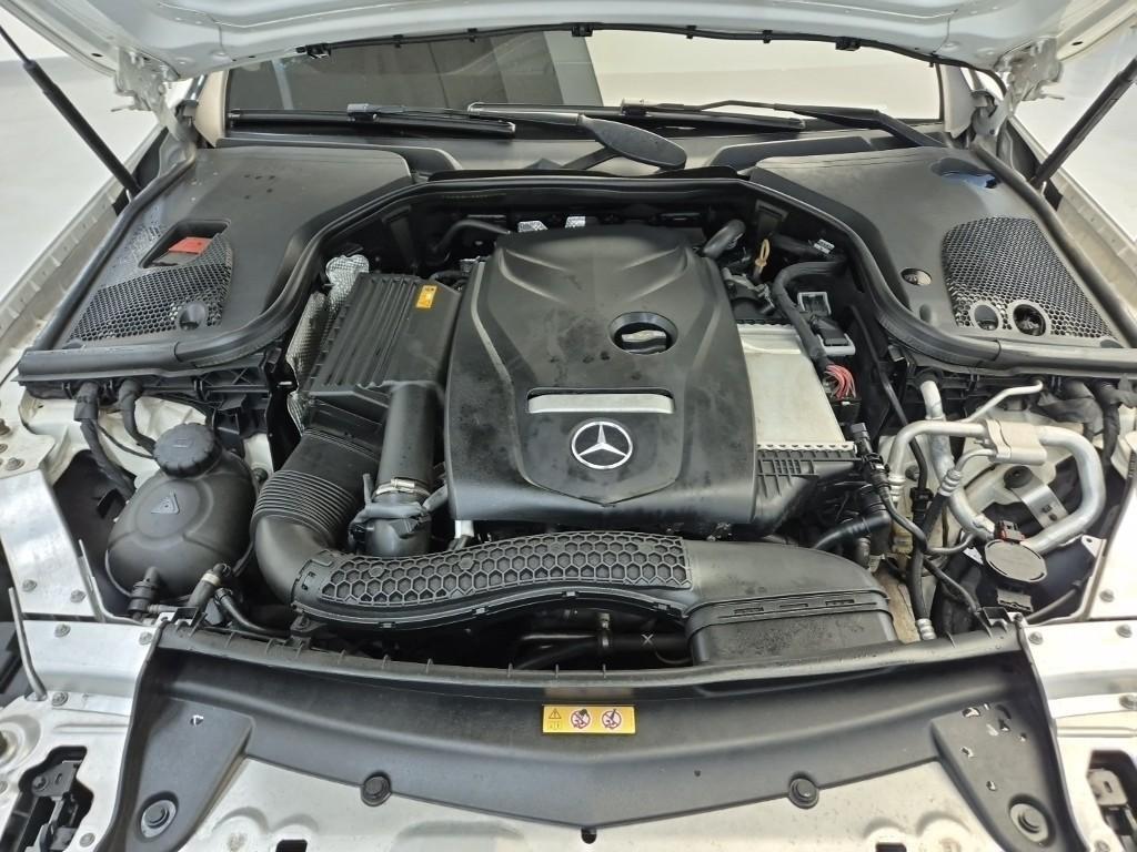 Mercedes Benz E class - Vista 5
