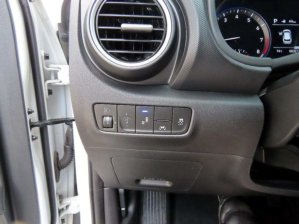 HYUNDAI Kona - Vista 12