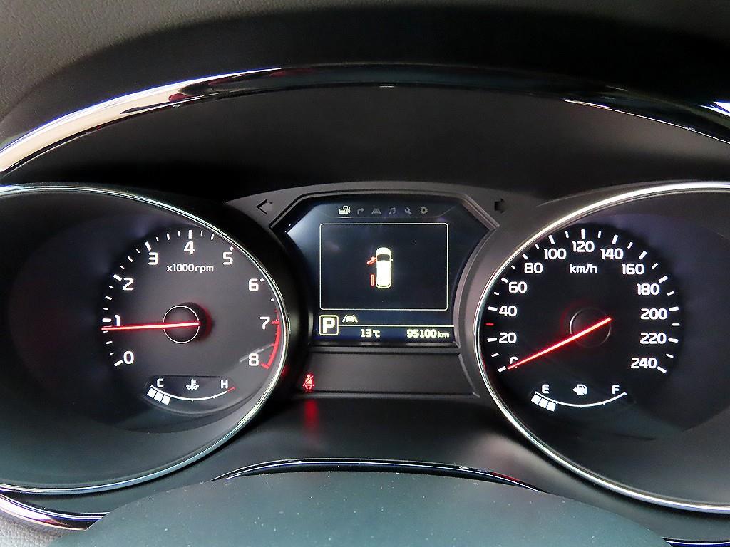 KIA Carnival - Vista 10