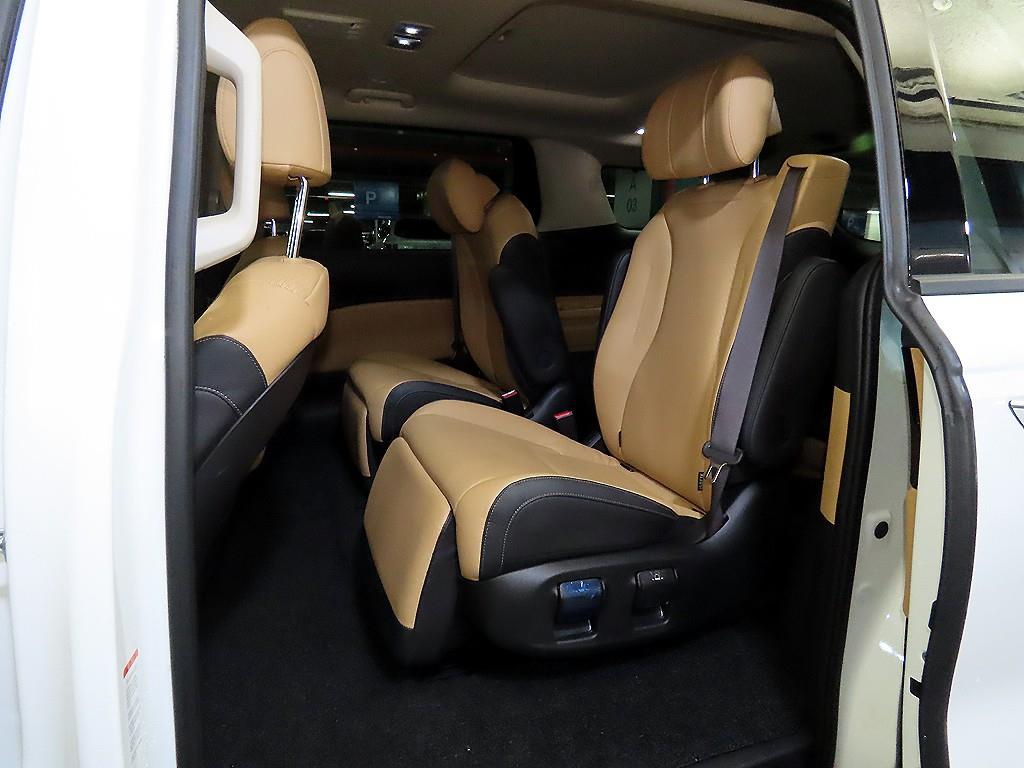 KIA Carnival - Vista 7