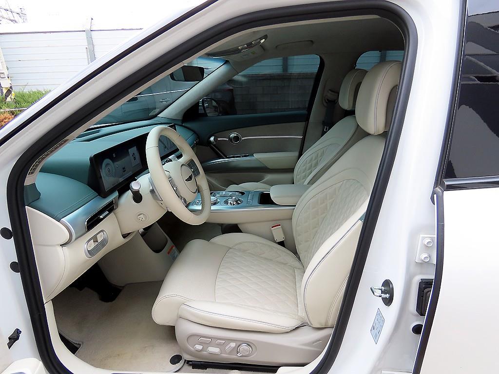 Genesis GV60 - Vista 5