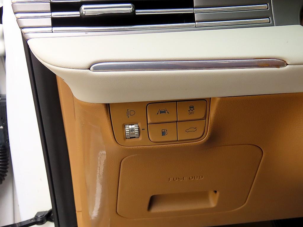 HYUNDAI Grandeur - Vista 12