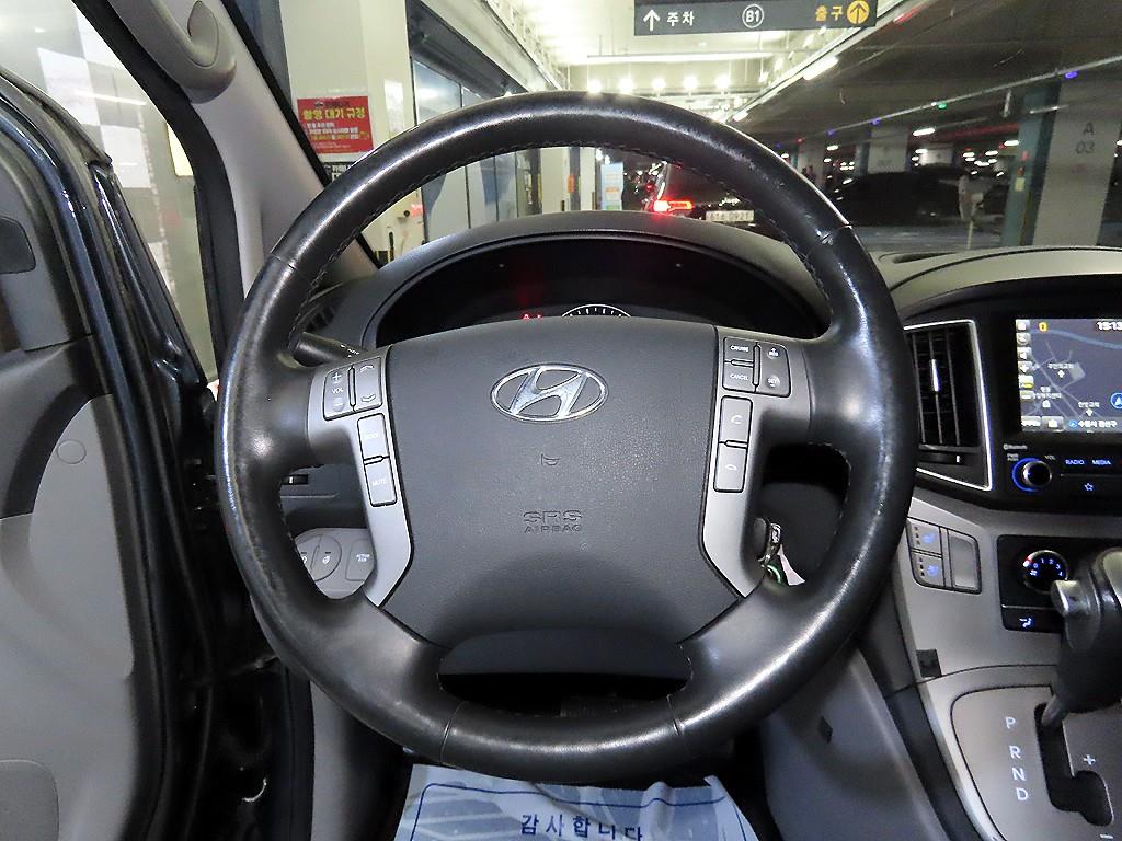 HYUNDAI Starex - Vista 8