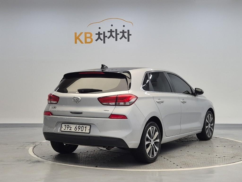 HYUNDAI i30 - Vista 3