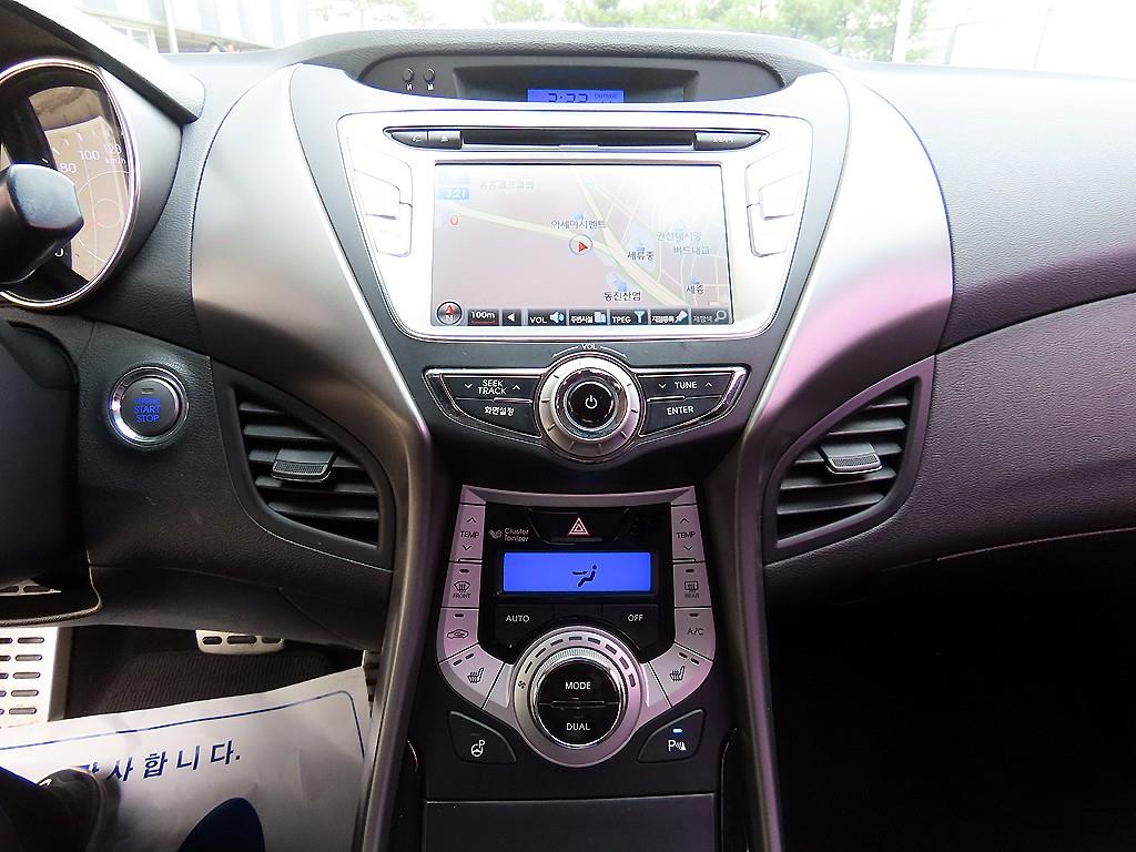 HYUNDAI Avante 2011 Blanco - Importación desde Corea - HF Imports Iquique - Foto 13