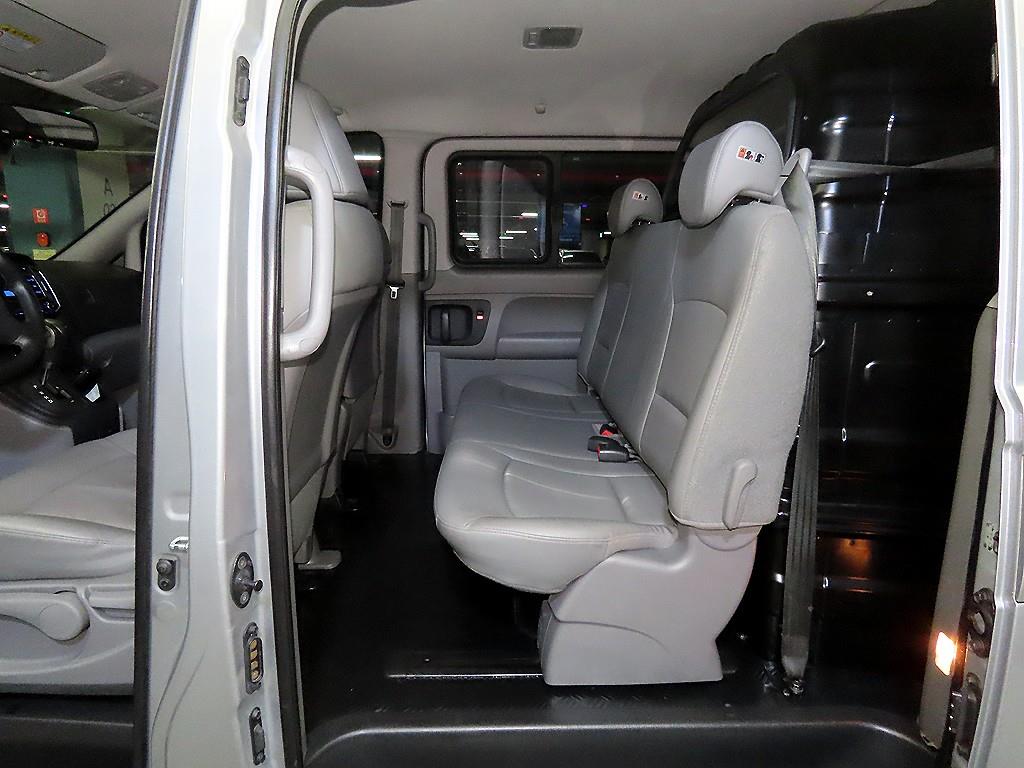HYUNDAI Starex - Vista 7