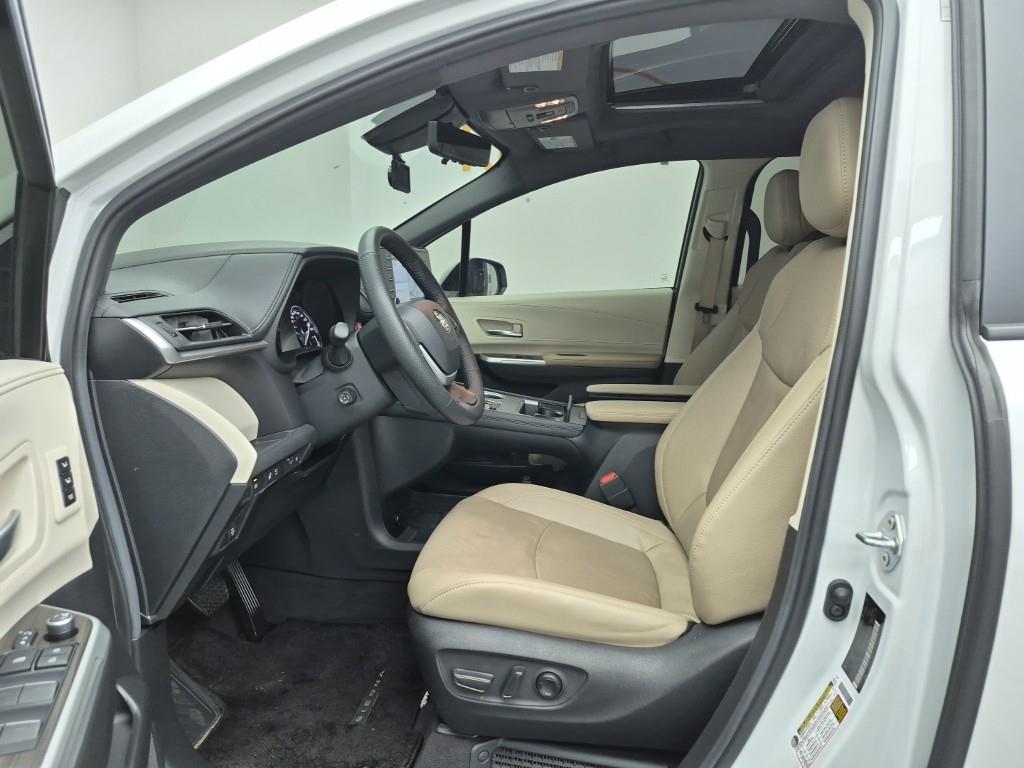 Toyota Siena - Vista 11