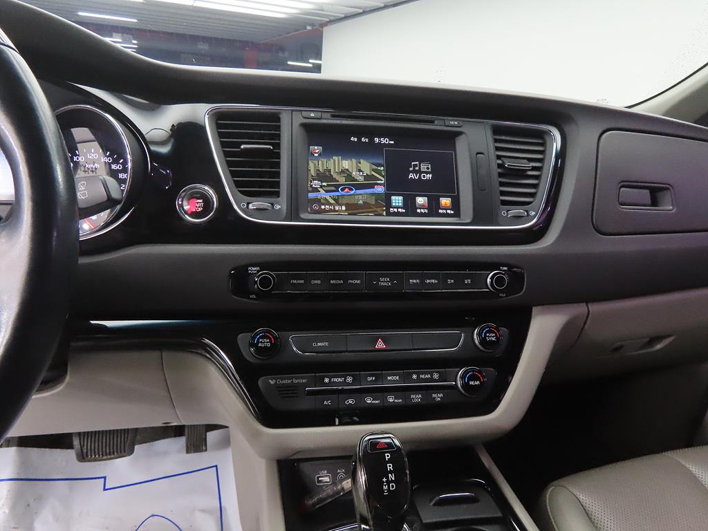 KIA Carnival - Vista 10