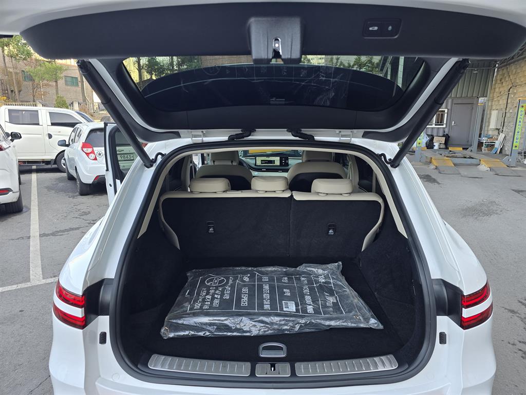 Genesis GV70 - Vista 6