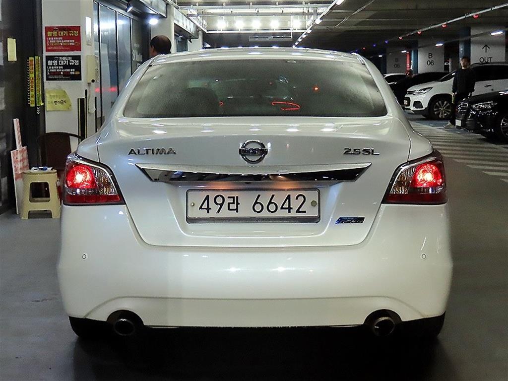 Nissan Altima - Vista 5