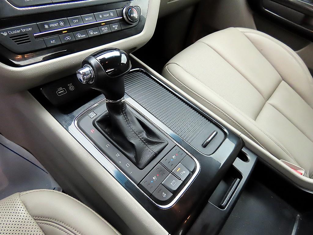 KIA Carnival - Vista 11