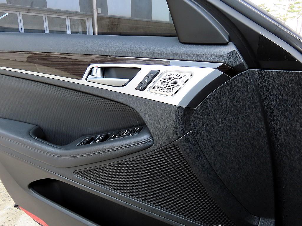 Genesis G80 - Vista 12