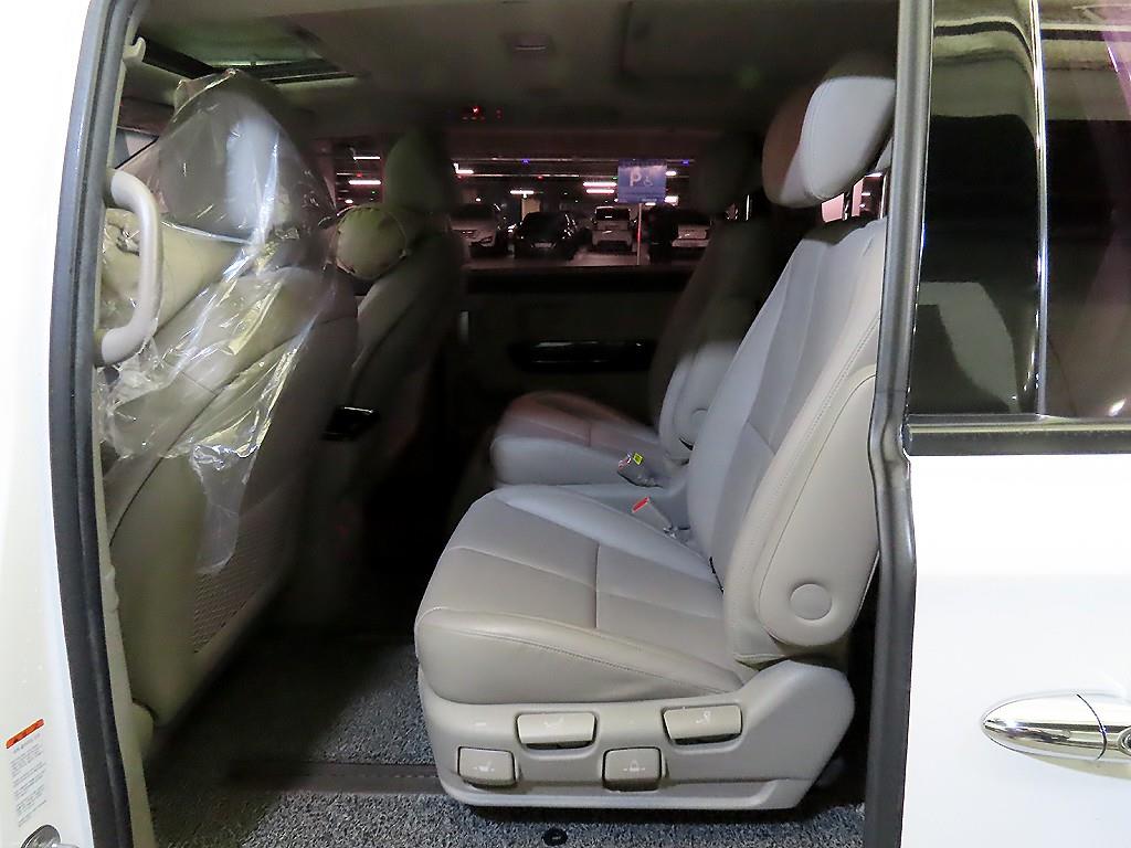 KIA Carnival - Vista 7