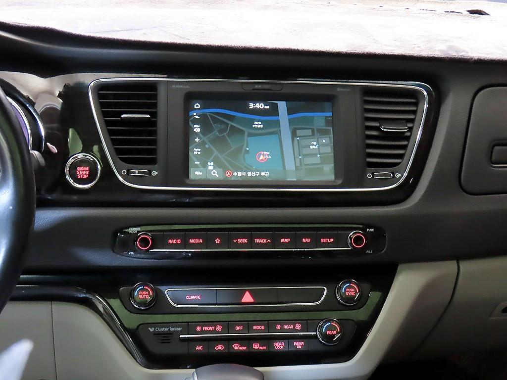 KIA Carnival - Vista 11