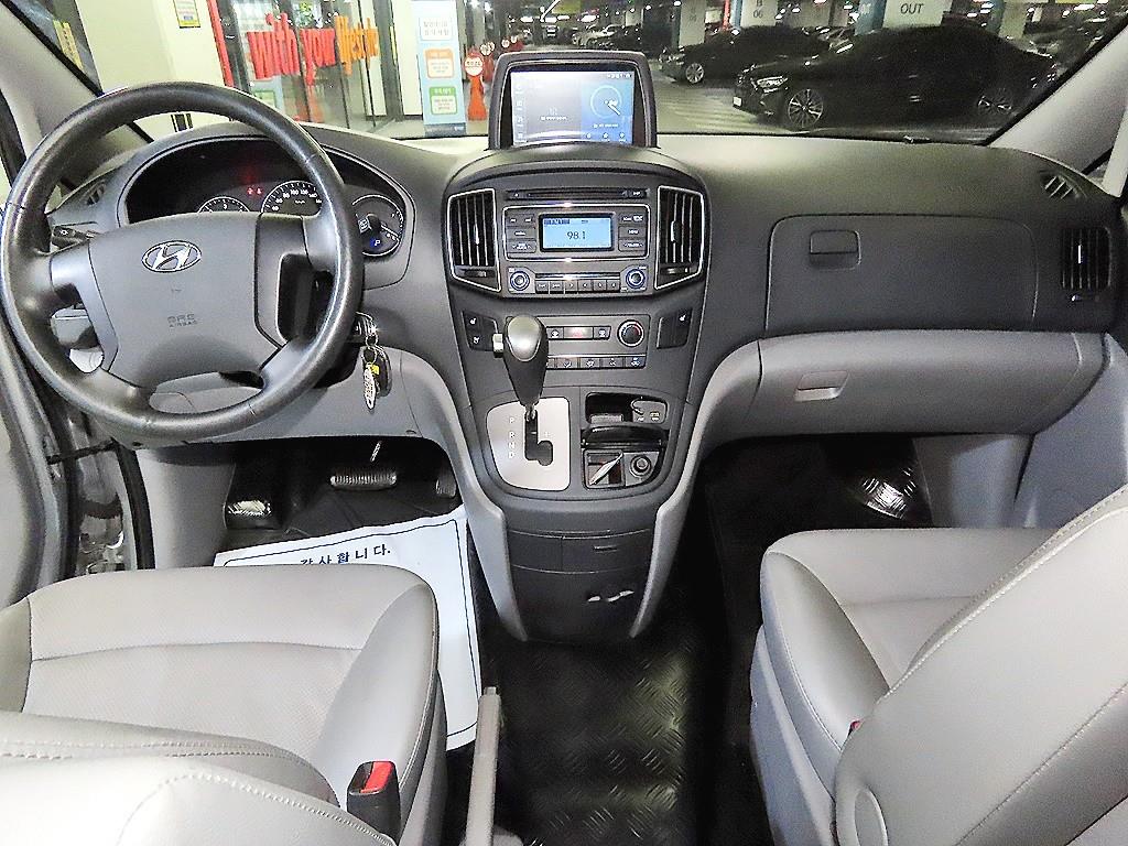 HYUNDAI Starex - Vista 10