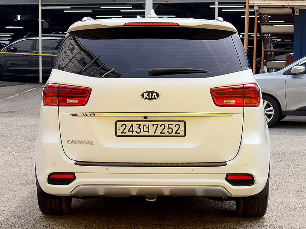 KIA Carnival - Vista 5