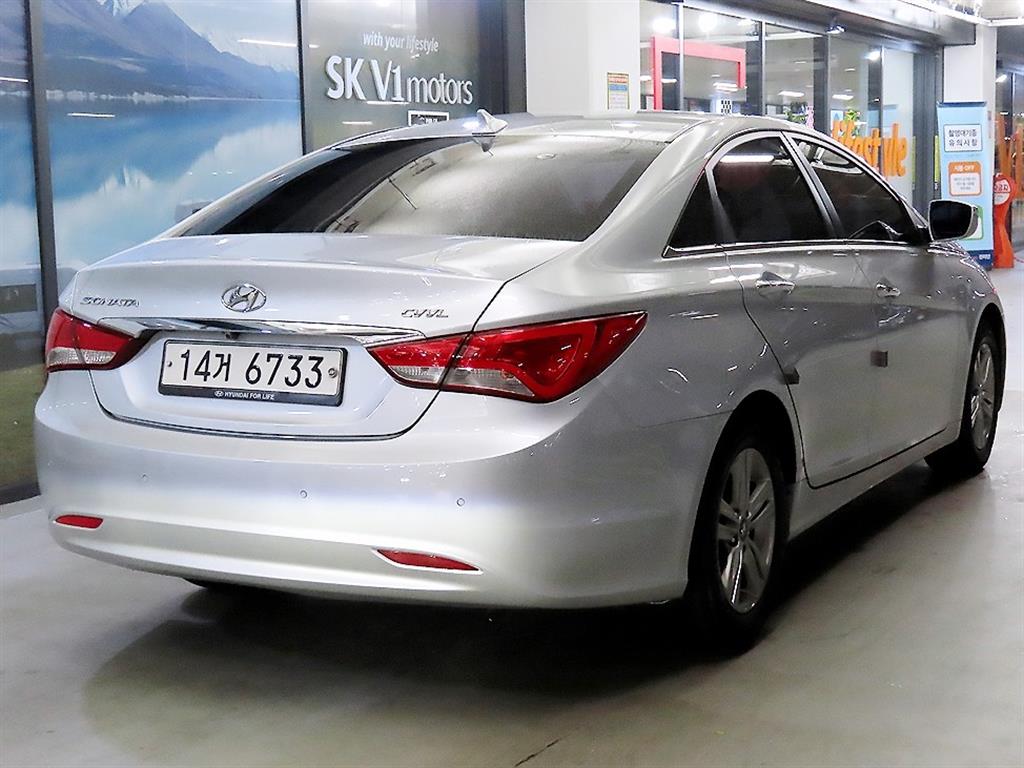 HYUNDAI Sonata - Vista 5