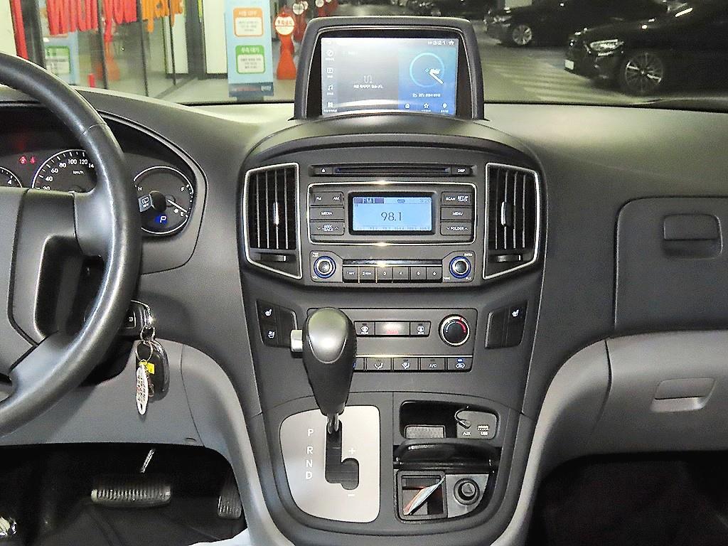 HYUNDAI Starex - Vista 11