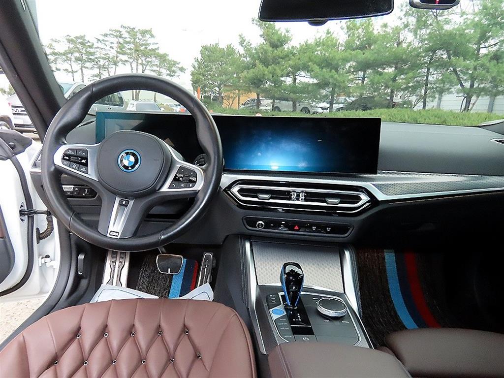 BMW i4 - Vista 7