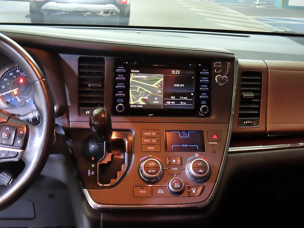 Toyota Siena - Vista 11