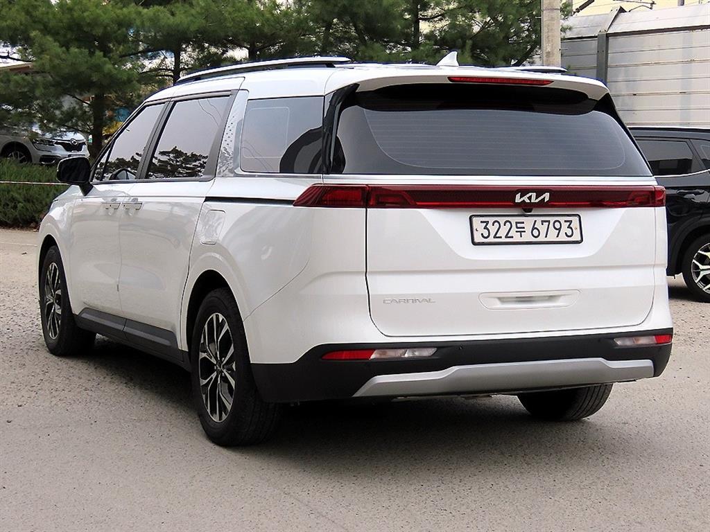 KIA Carnival - Vista 3