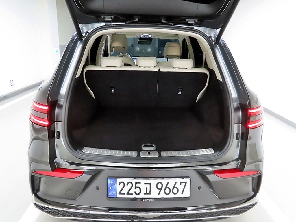 Genesis GV70 - Vista 5