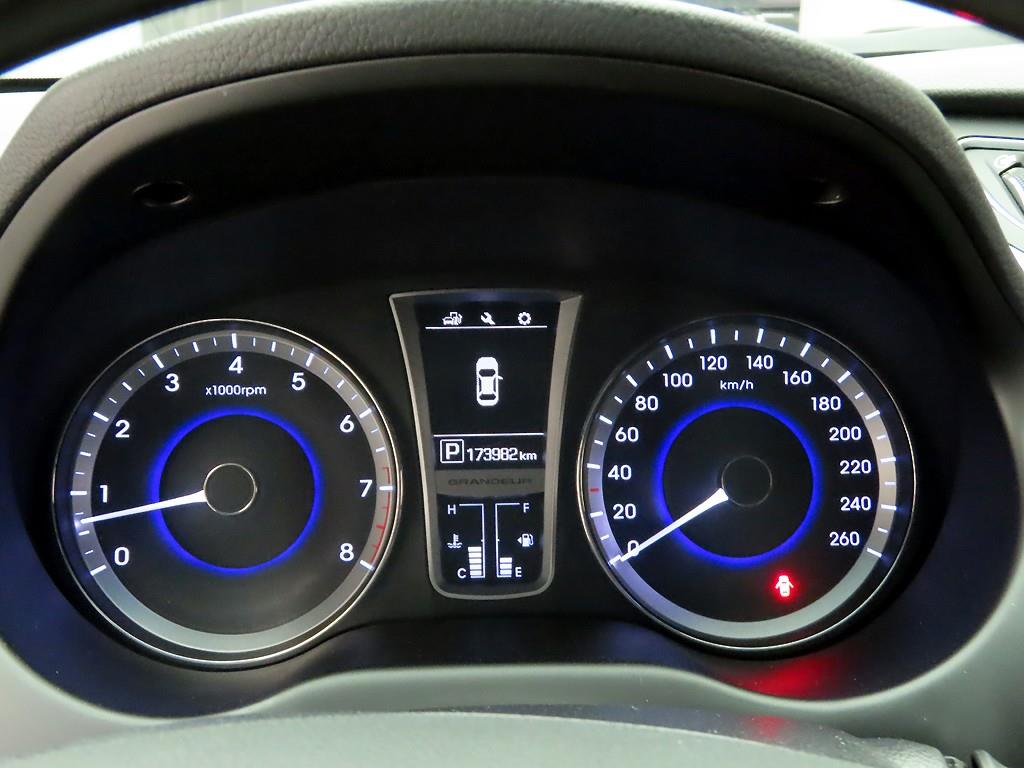 HYUNDAI Grandeur - Vista 5