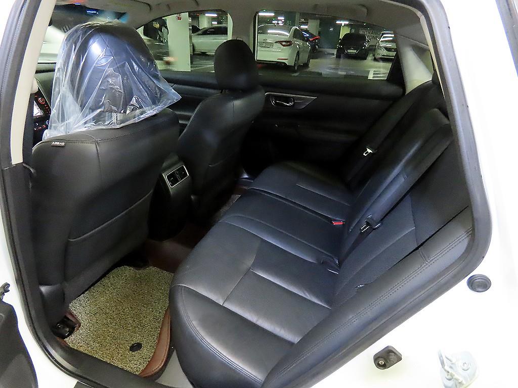 Nissan Altima - Vista 7