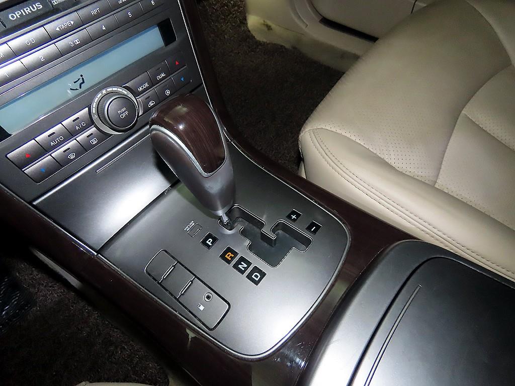 KIA Opirus - Vista 12