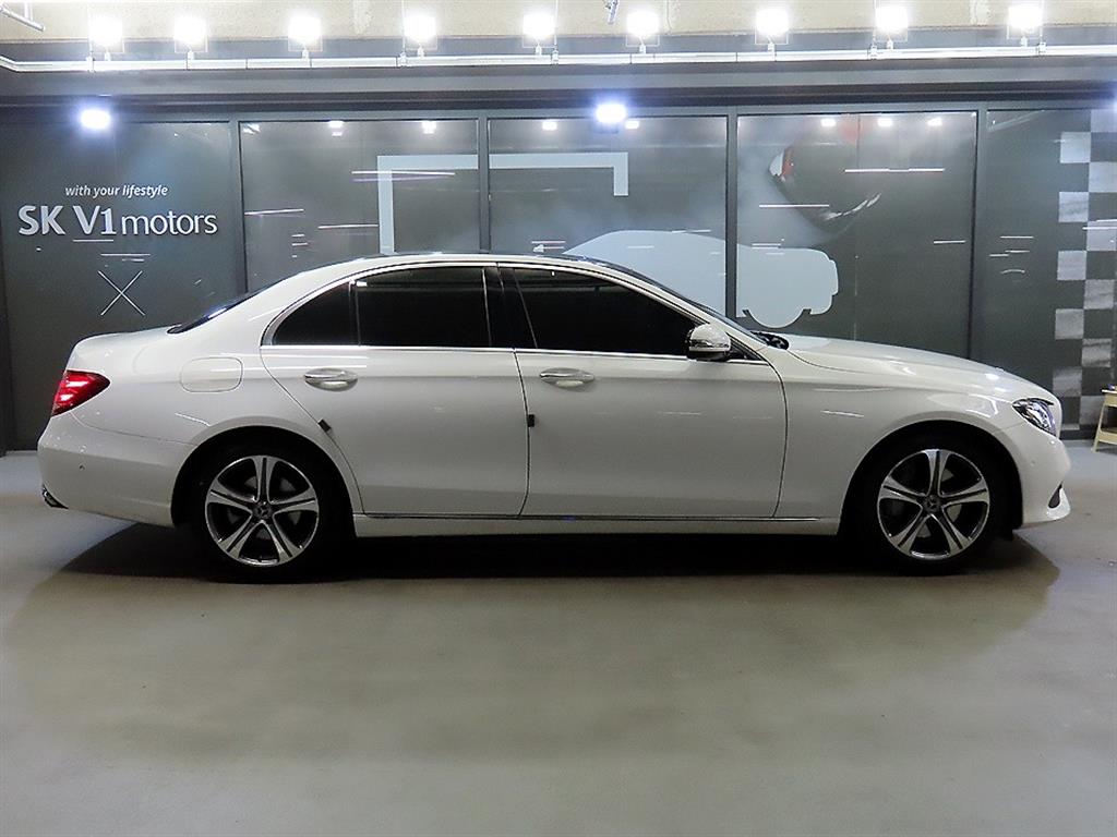 Mercedes Benz E class - Vista 3