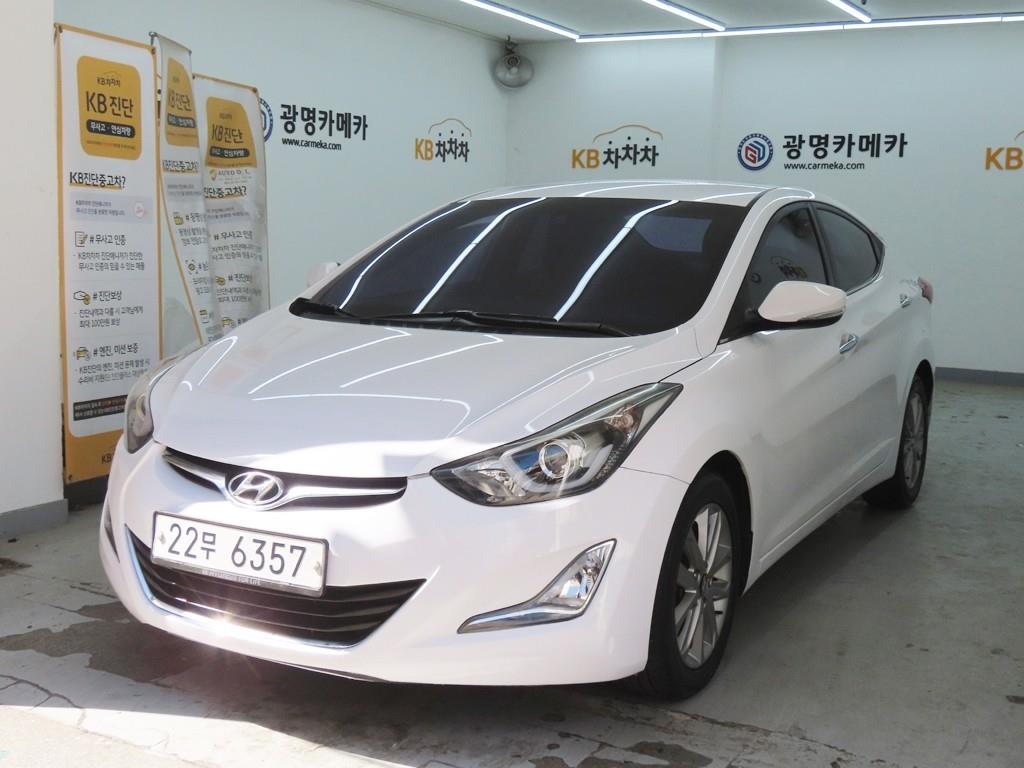 HYUNDAI Avante - Vista 2