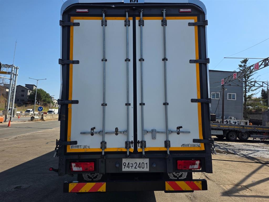 medium and large cargo truck - Vista 7