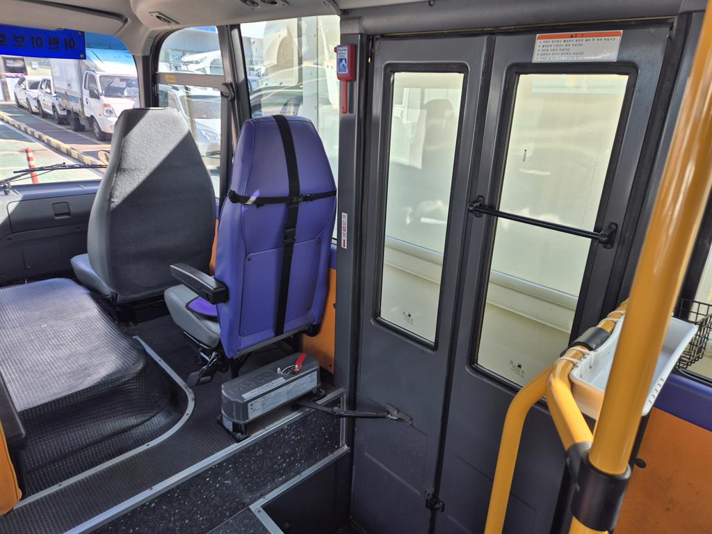 medium and large bus Hyundai bus 2017 Amarillo - Importación desde Corea - HF Imports Iquique - Foto 20