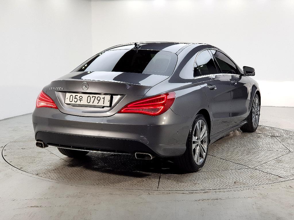 Mercedes Benz CLA Class - Vista 4