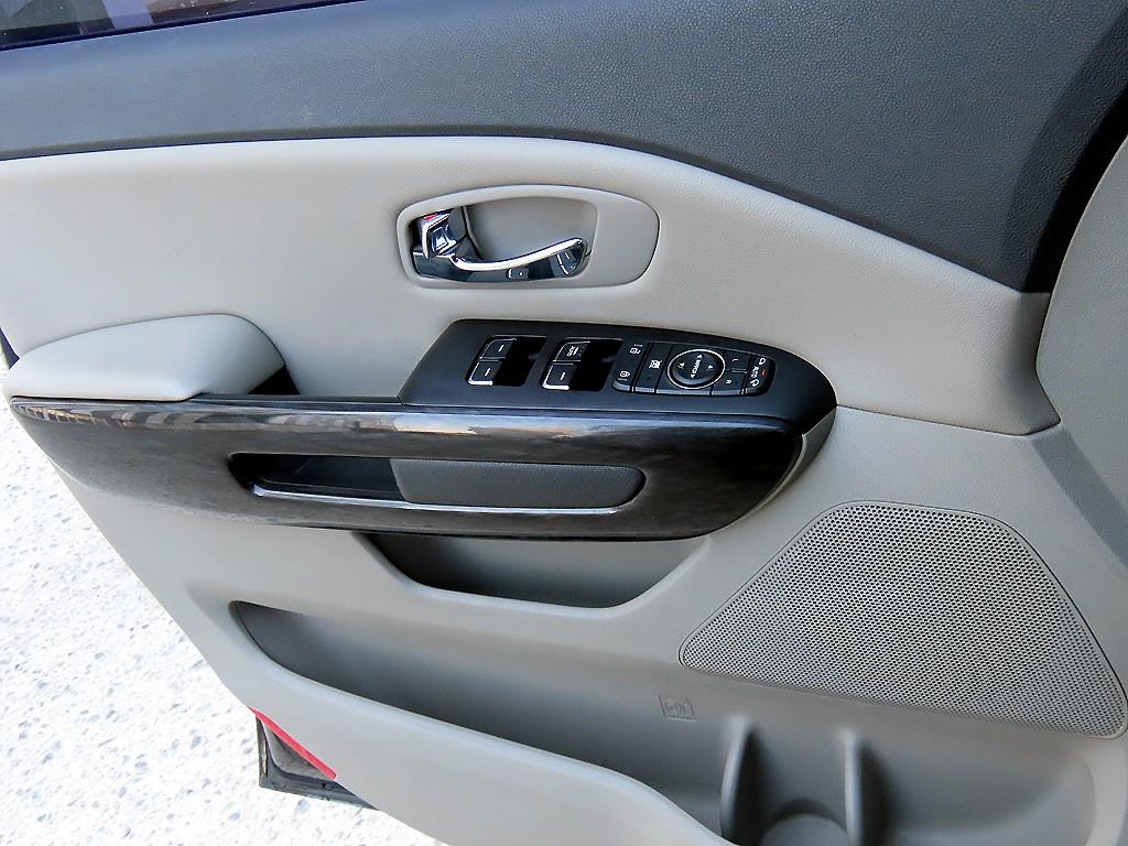 KIA Carnival - Vista 11