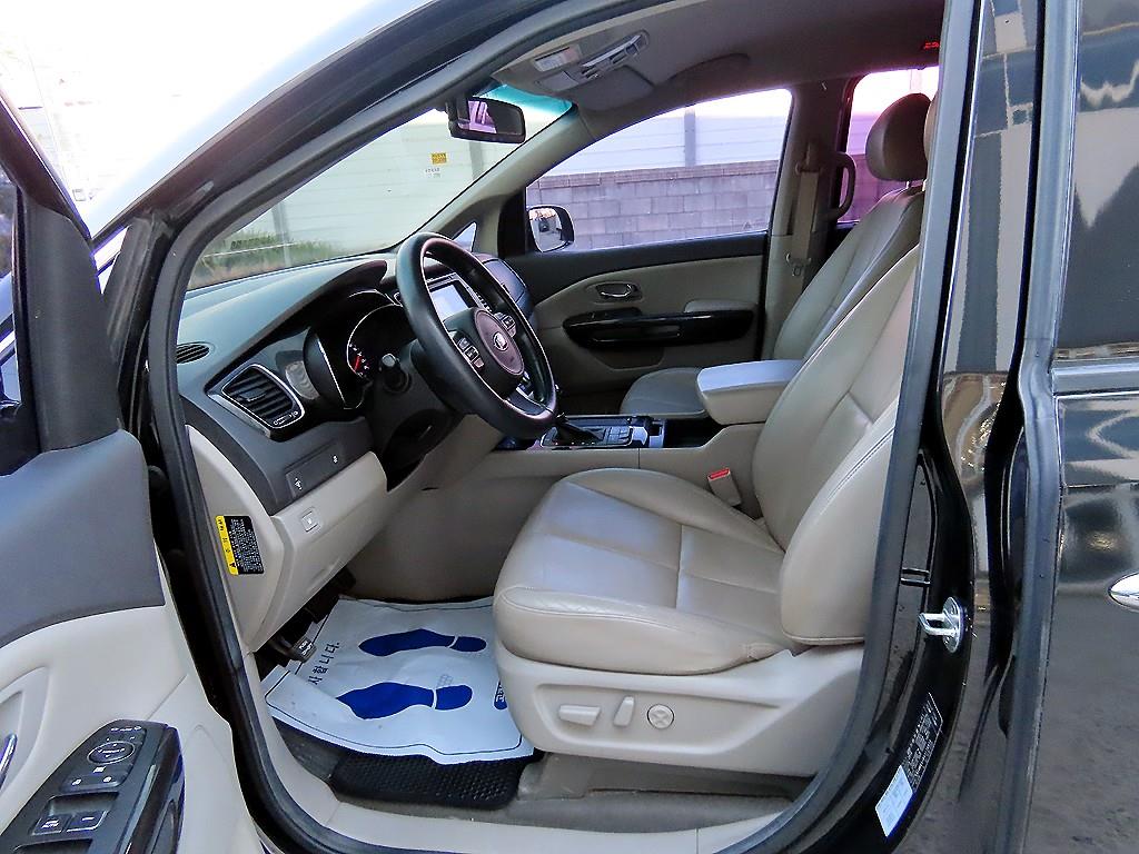 KIA Carnival - Vista 5
