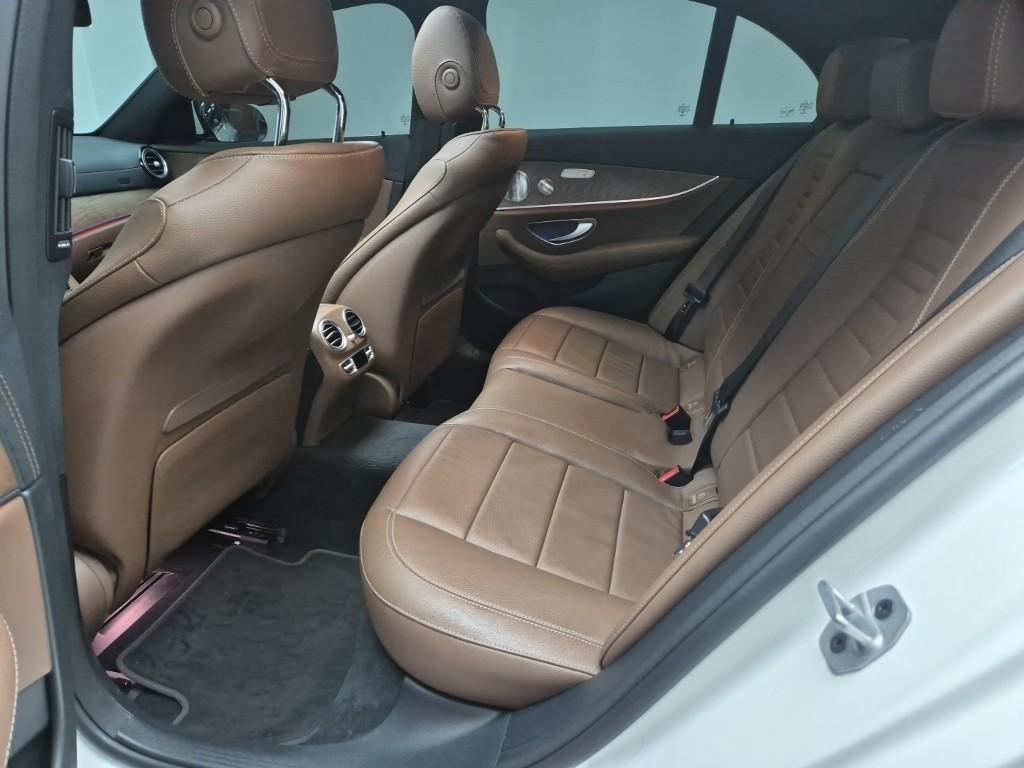 Mercedes Benz E class - Vista 12