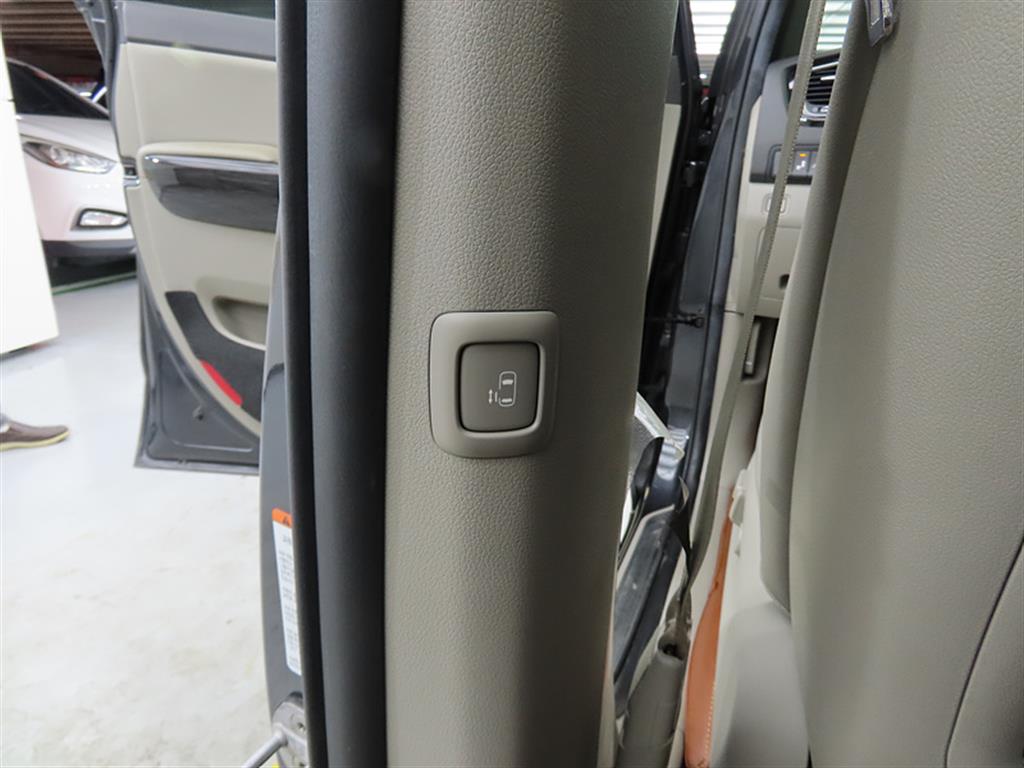 KIA Carnival - Vista 12